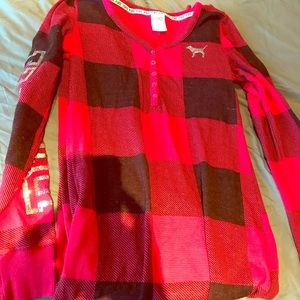 Victoria’s Secret Holiday Onesie 🎄❤️🤶🏼